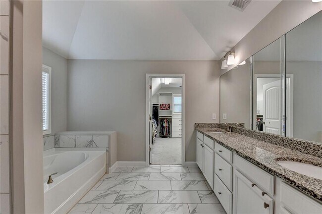 Building Photo - 6035 Ashborough Park