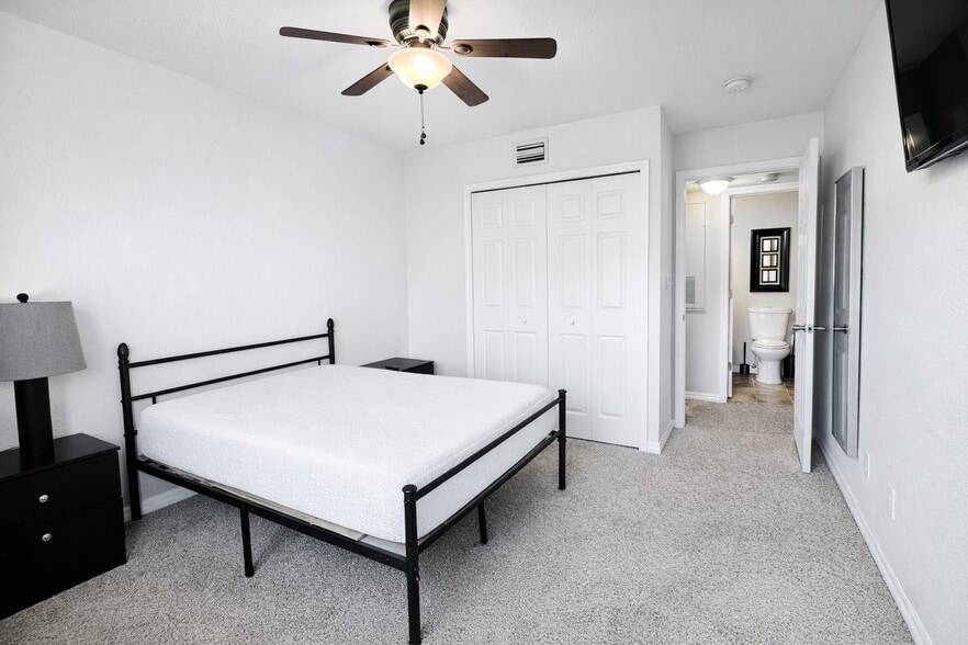 Building Photo - 2918 Antique Oaks Cir