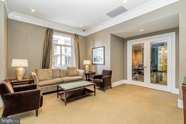 Building Photo - 851 N Glebe Rd