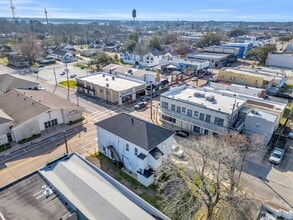 Building Photo - 401 E Main St