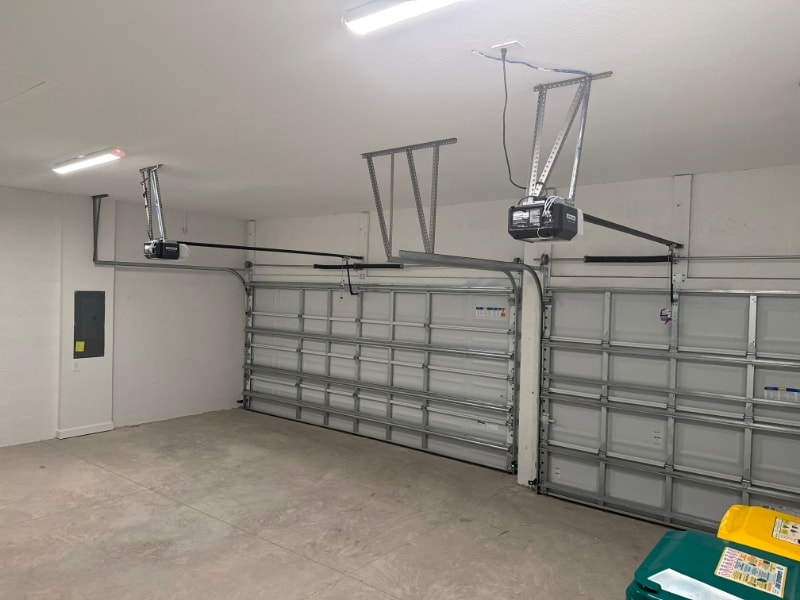 Building Photo - 7796 Lakes Edge Ln