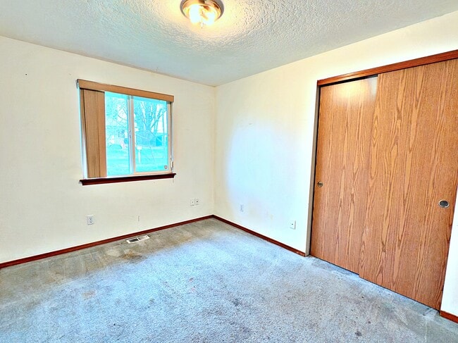 Building Photo - 9834 SE Clinton St