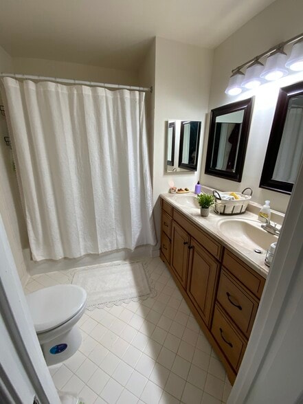 Building Photo - 13755 Lark Song Dr