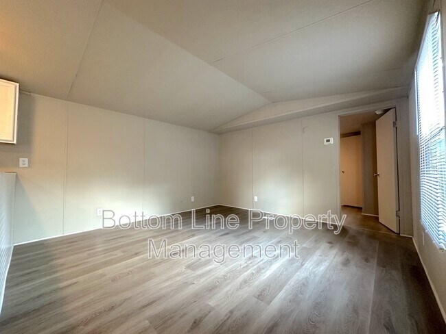 Building Photo - 4398 Havelock Ave