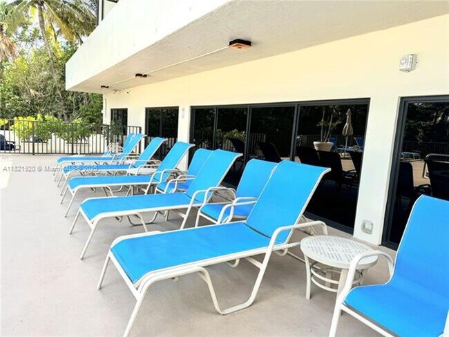 Building Photo - 1621 Collins Ave