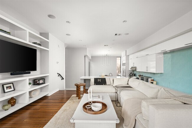 Building Photo - 2202 Whitney St