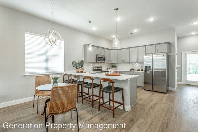 Building Photo - 4 br, 3.5 bath House - 591 Strong Avenue