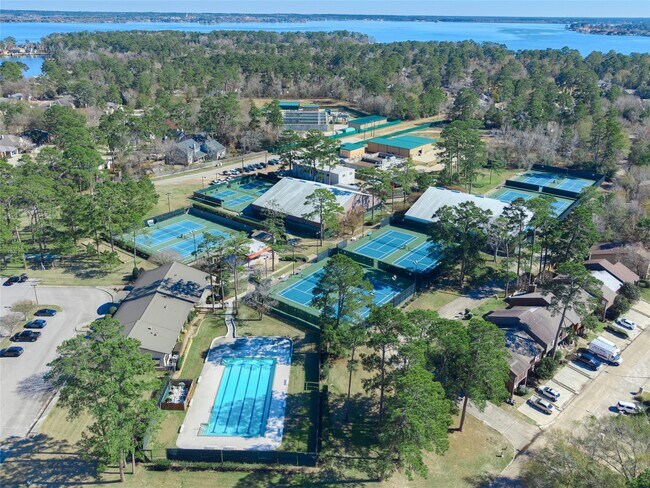 Building Photo - 12515 Lakeshore Dr