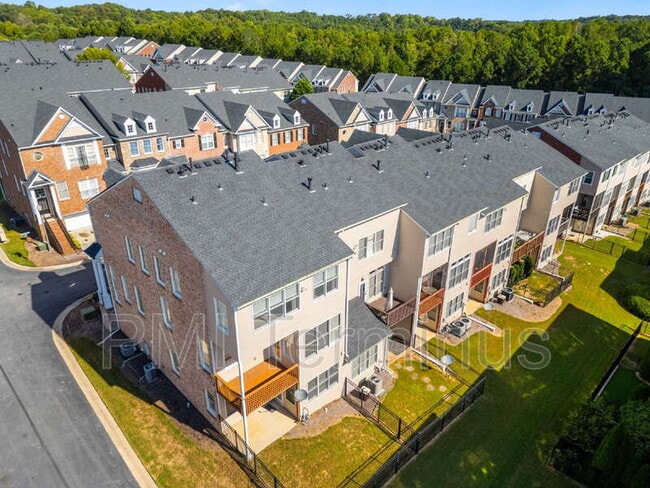 Building Photo - 321 Creekbank Way SE