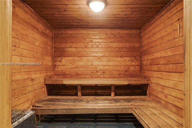 Building Photo - 1717 N Bayshore Dr