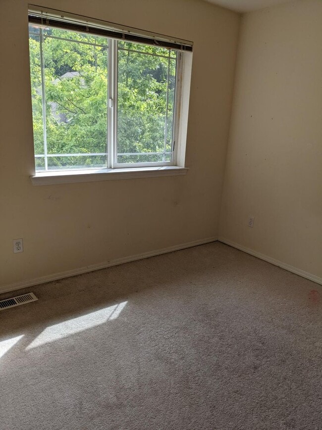 Building Photo - Woodinville Duvall Road. 4 bed. +den. 2.5 ...