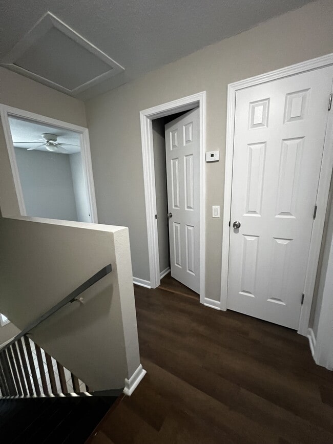 Building Photo - 124 Hampton Dr