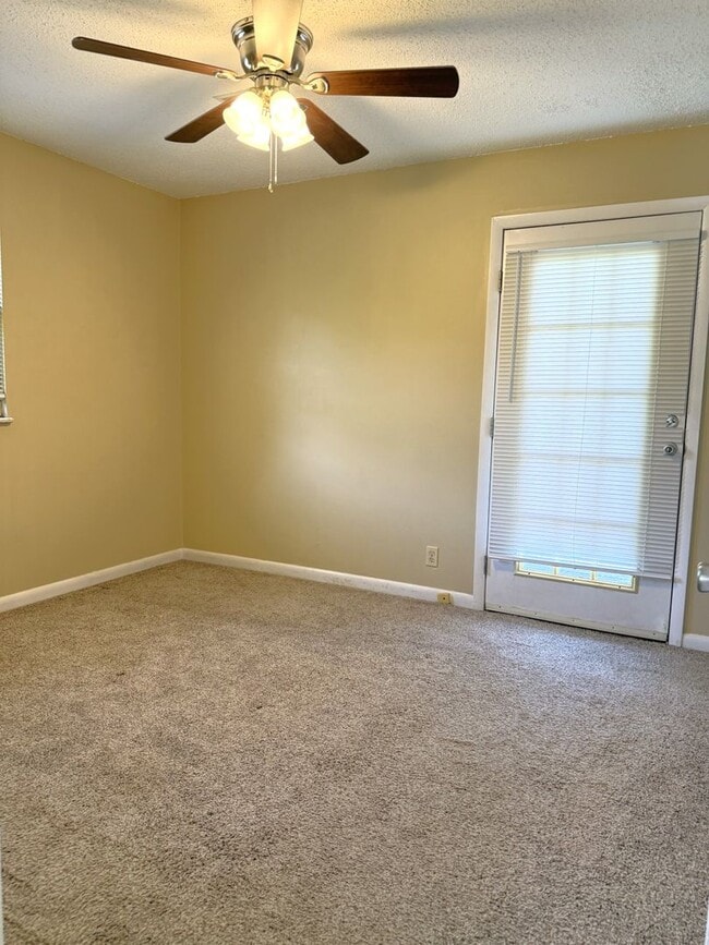 Building Photo - West Knoxville 37921 - Great Location! 3 bedroom 2.5 bath home w/bonus room - Call Adam Sharp (86...