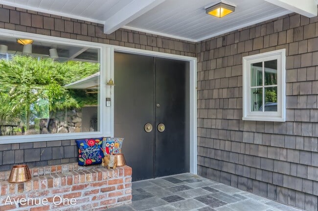 Building Photo - 4 br, 3 bath House - 10204 SE 27th St