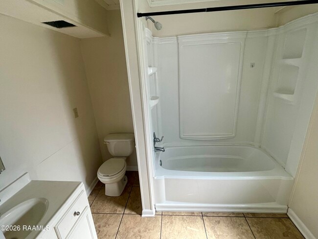 Building Photo - 135 Oswald St