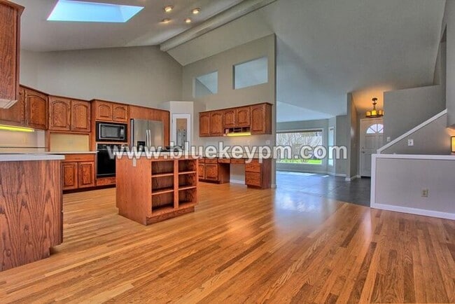 Building Photo - Luxury 3 Bed, 2.5 Bath Home in Beaverton with Large Yard and Bonus Room