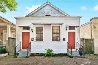 Building Photo - 8007 Green St