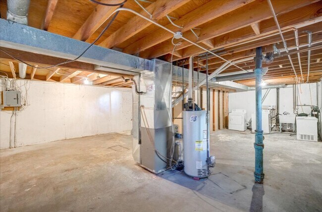 Building Photo - 1309-1311 Prairie Rd