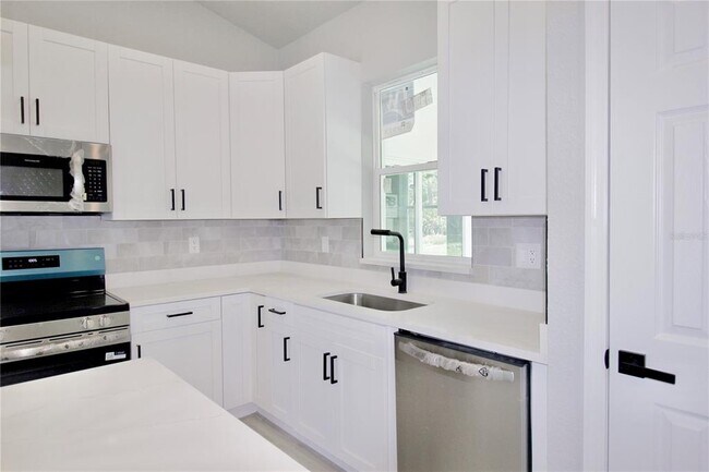 Building Photo - 4000 Garienda Ave