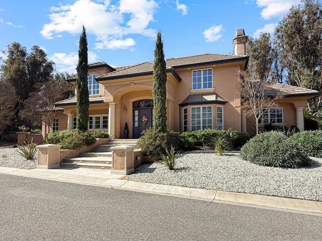 Building Photo - 1526 Hillview Dr