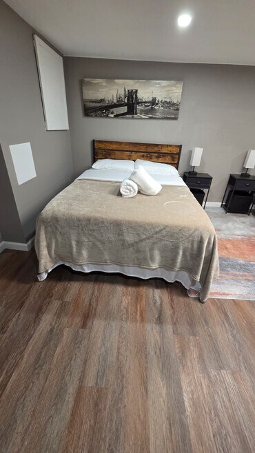 Building Photo - 1421 S Carey St