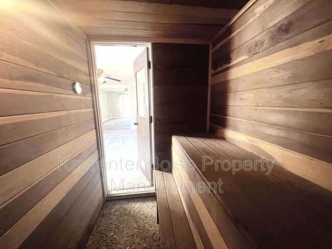 Building Photo - 10449 W Skycrest Dr