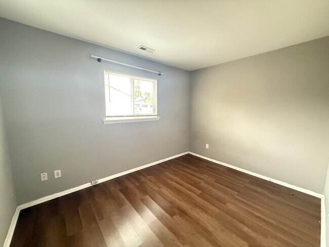 Building Photo - FOR RENT WINSTON SALEM