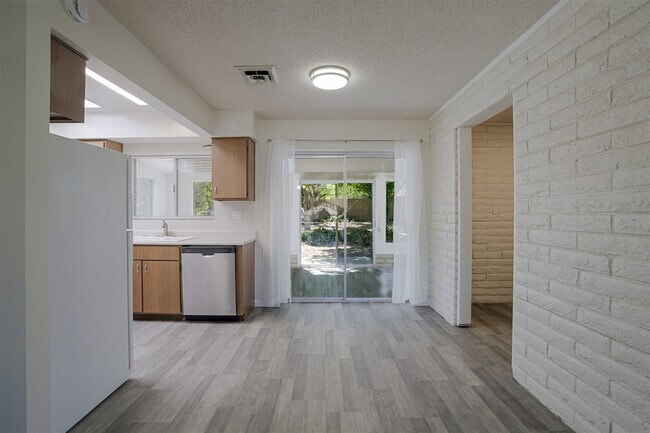 Building Photo - 3 Bedroom, 2 Bath Home with Garage For Rent in Prescott!