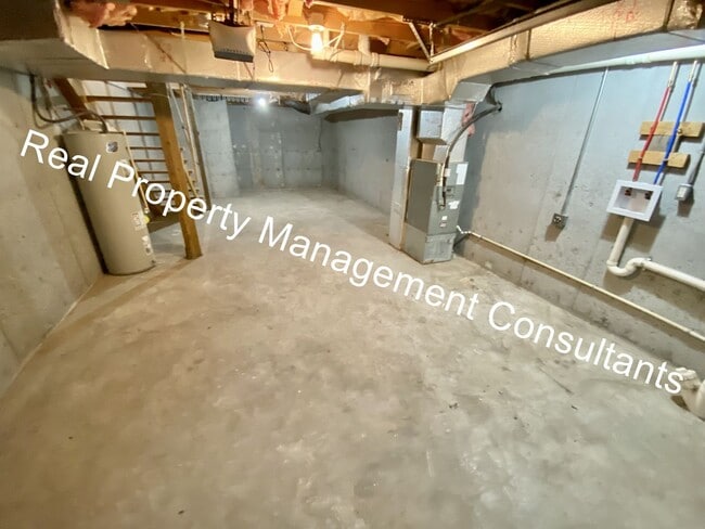 Building Photo - Redbud Ridge 7