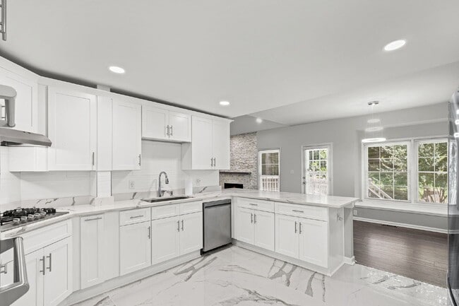 Building Photo - 11355 Vedrines Dr