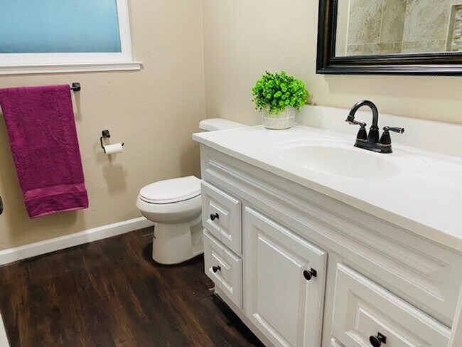 Building Photo - $2,295 Shaw & Fowler, 4 Bedroom Home - Ral...