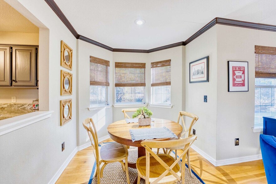 Building Photo - 1072 Valley View Dr