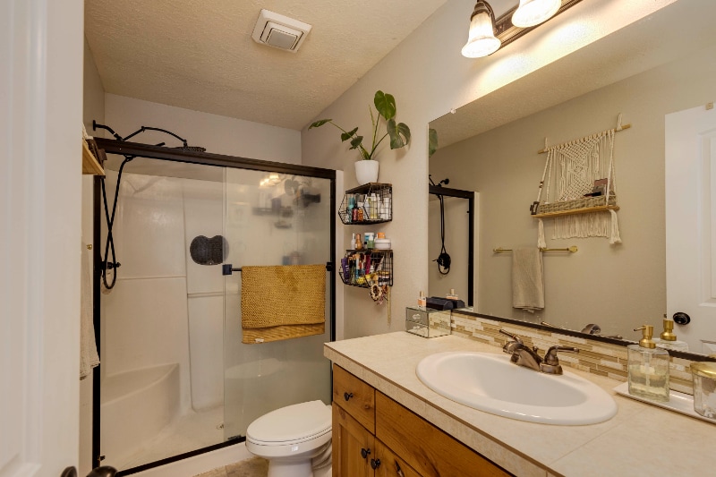 Building Photo - 1026 E 15th St