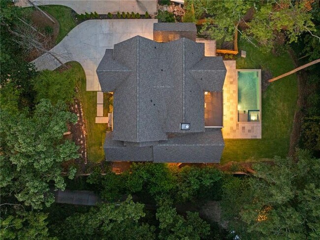 Building Photo - 1074 Moores Mill Rd NW