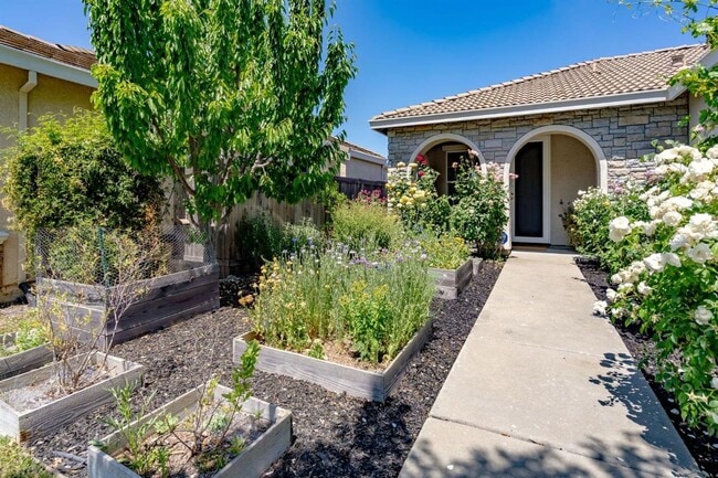 Building Photo - Adorable 3 bedroom 2 bath home