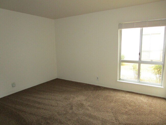 Building Photo - Location, Location, Location- Vintner Condo's