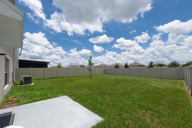 Building Photo - Available now in Wimauma | Spacious 5BR Home with 2,600+ Sqft