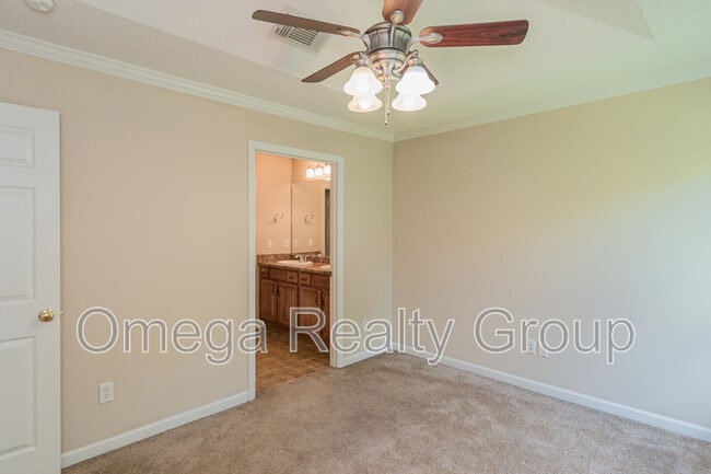 Building Photo - 3550 Cres Gardens Dr