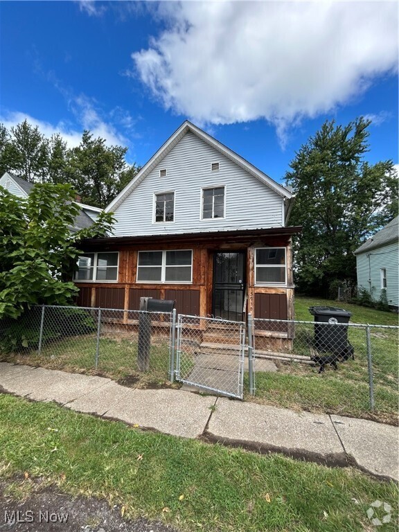 Building Photo - 5910 Pilsen Ave