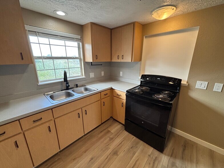 Building Photo - 1225 W Pierce St