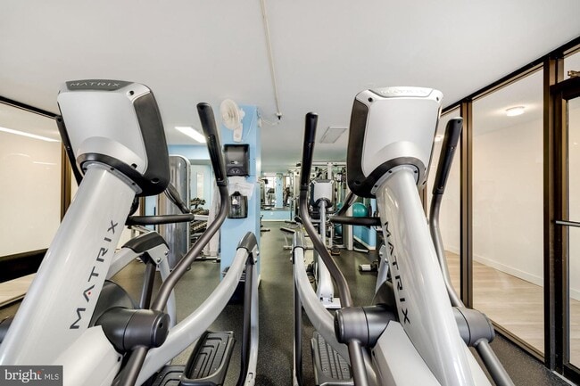 Building Photo - 4 Monroe St