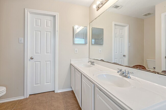 Building Photo - 6213 Stoney Creek Dr