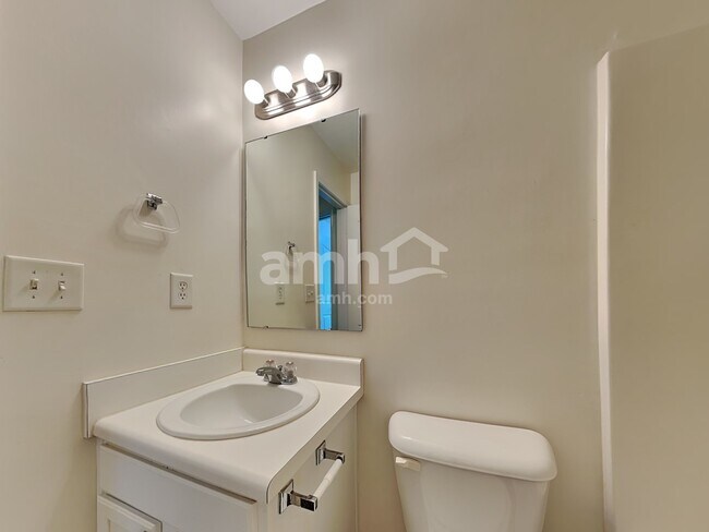 Building Photo - 7005 Sunman Rd