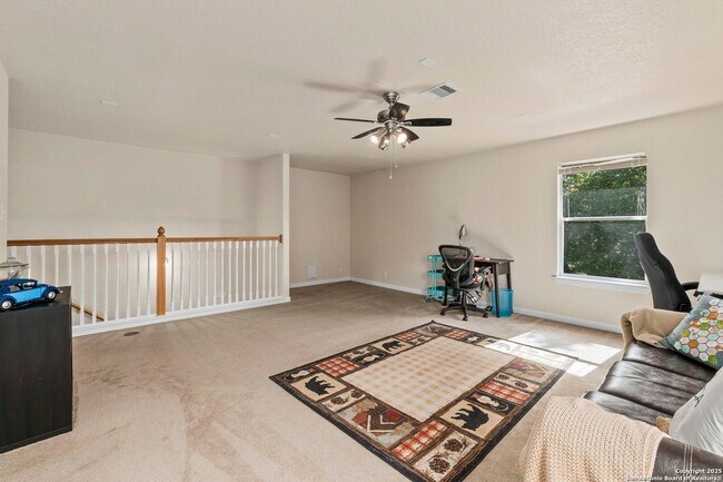 Building Photo - Charming Home Awaits: Spacious & Modern Li...