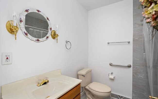 Building Photo - 3847 Quakerbridge Rd