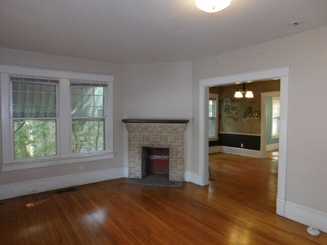 Building Photo - 605 Johnson St