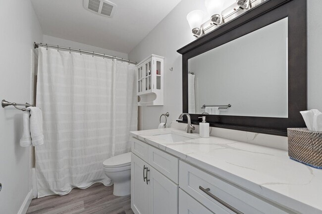 Building Photo - 128 Moccasin Trail S