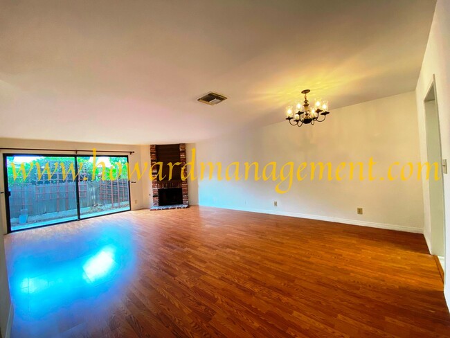 Building Photo - Spacious Townhouse condo with central A/C,...