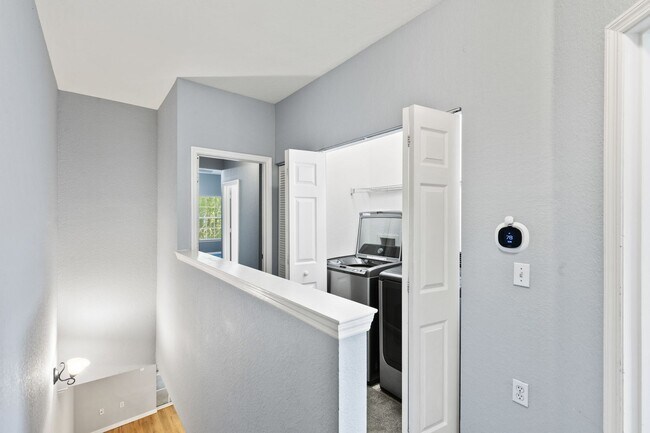 Building Photo - Charming Magnolia Place Townhome