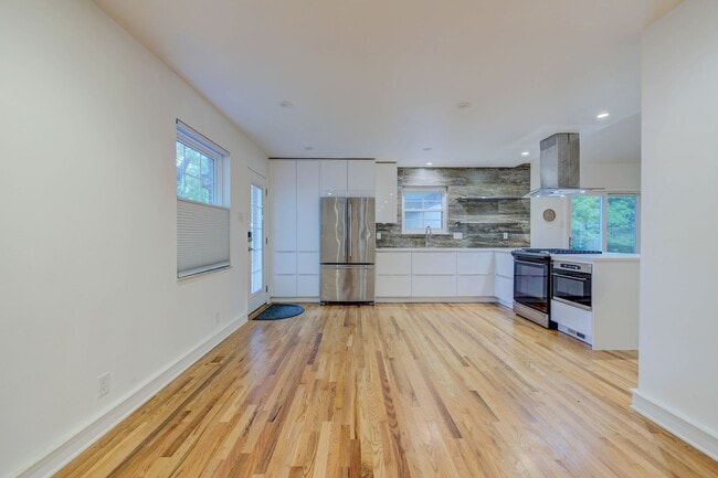 Building Photo - 10602 Tioga Ct